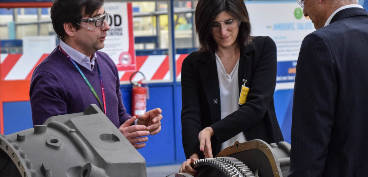 Institutional visitors fascinated by ground-breaking technology